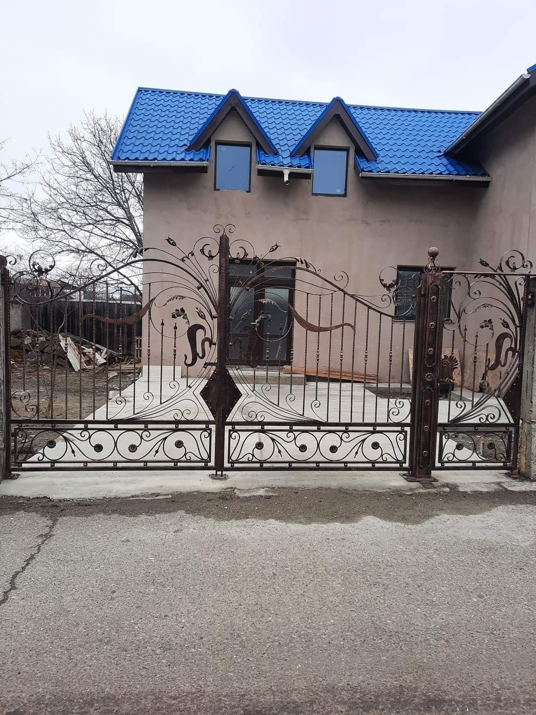 Porți din fier forjat și Balustrade