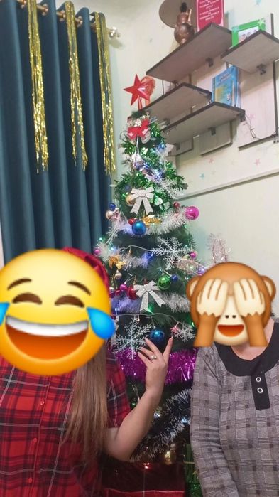 Продаётся ёлка совсей игрушками с 4-гирлянды высота 1,70см