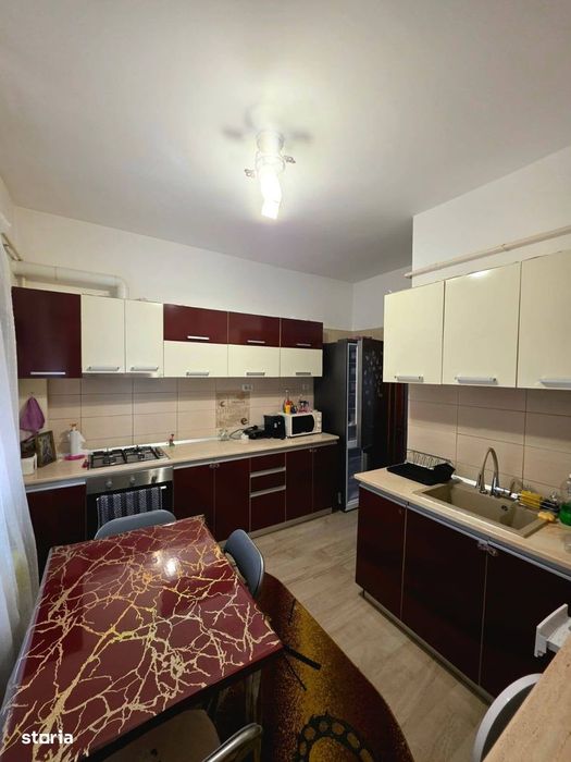 De vanzare 3 camere decomandate, 2 balcoane, zona Restaurant Bradu