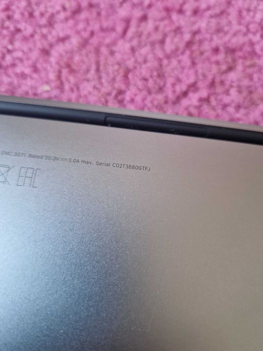 Defect MacBooK PRO (13-INCH, 2016, FOUR Thunderbolt 3 PORTS)