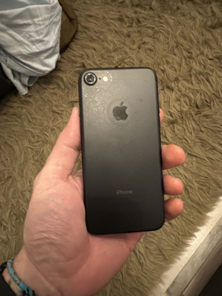 Vând iPhone 7 impecabil