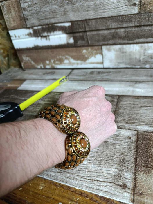 Гривна с подпис на Yuhong