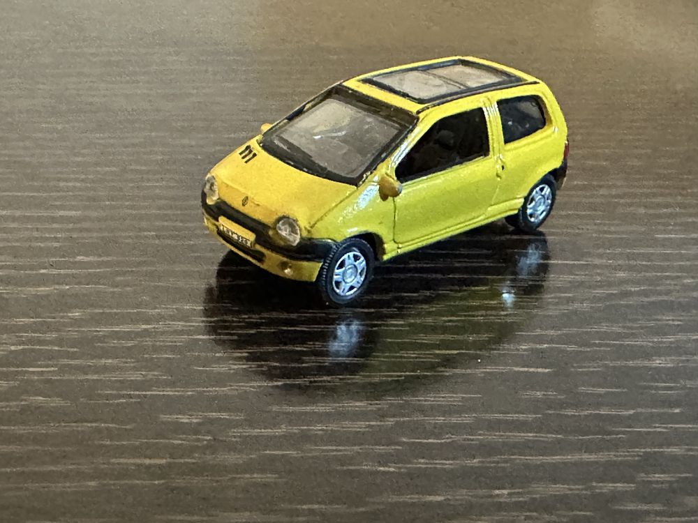 Machete auto Renault Twingo Cararama 1:72