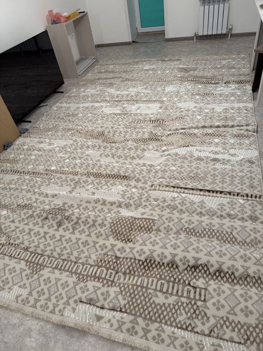 Новый шелковый ковер