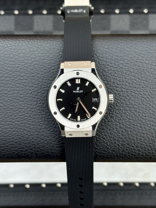 Hublot Classic Fusion 33mm Lady — HB Factory —