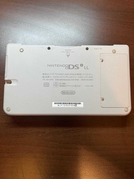Nintendo DSi XL modat