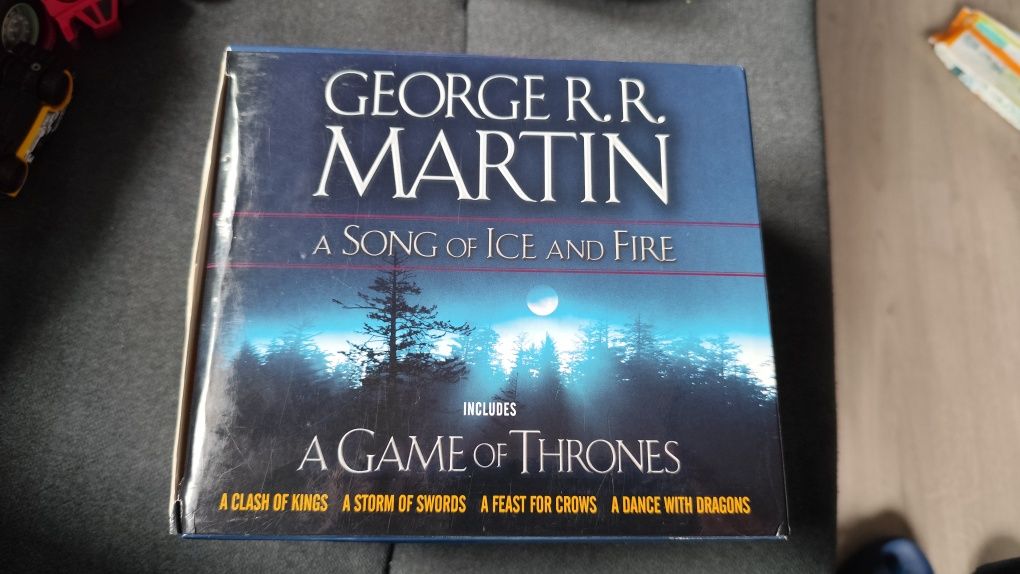 Първите 5 книги от серията Игра на Тронове , Game of thrones