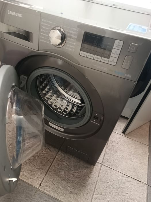 Mașina de spălat Samsung slim..