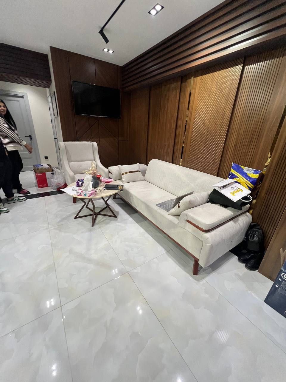 Продается офис Ц5, Лакосте 80м2
