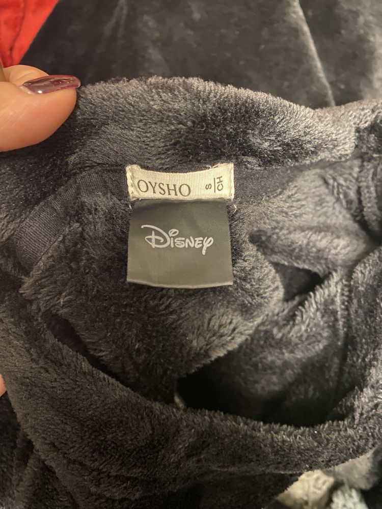 Pulovere de catifea Oysho, editia Disney, cuplu