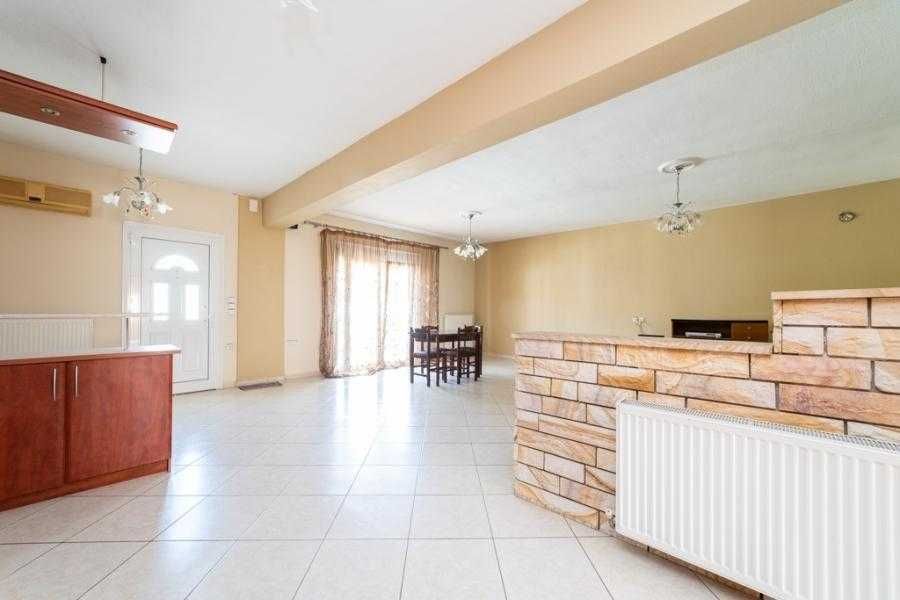 Продава къща с площ 130 м2 и двор 541 м2, Месия, Неа Перамос, Гърция