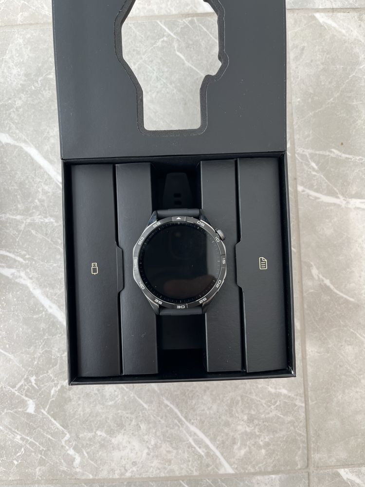 Смарт часовник Huawei watch GT4