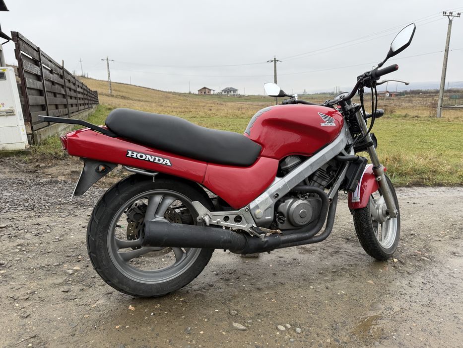 Honda ntv 650 revere