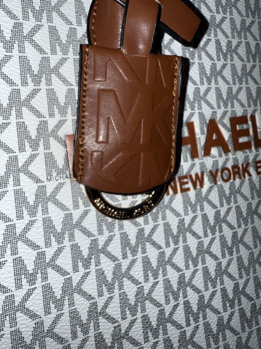 Michael Kors Tote Bag marimea medium - foarte incapatoare.