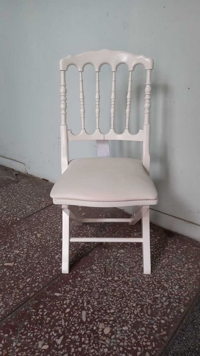 Scaun picioare de lemn pliabil cu sezut tapitat alb