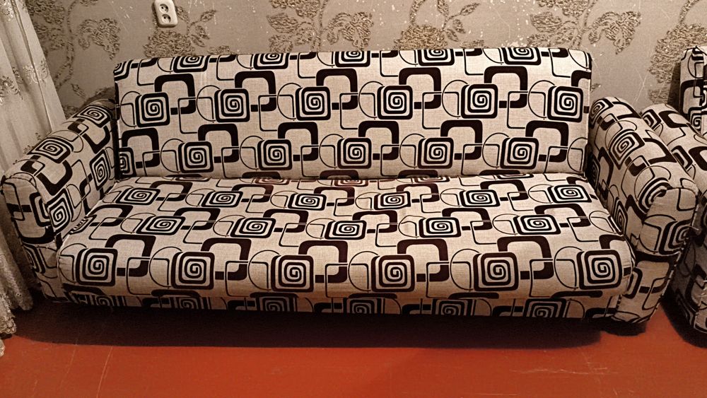 Продам два дивана и два кресла