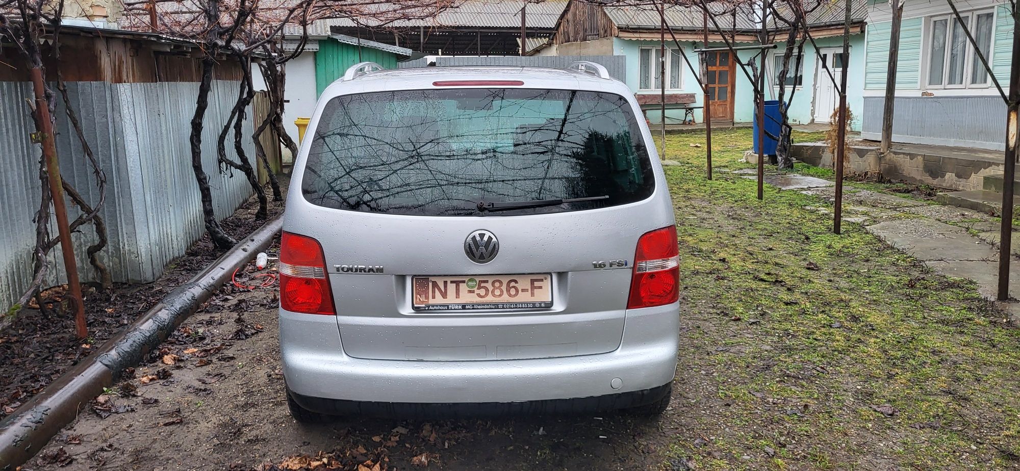 Volkswagen Touran 1.6  7 Locuri