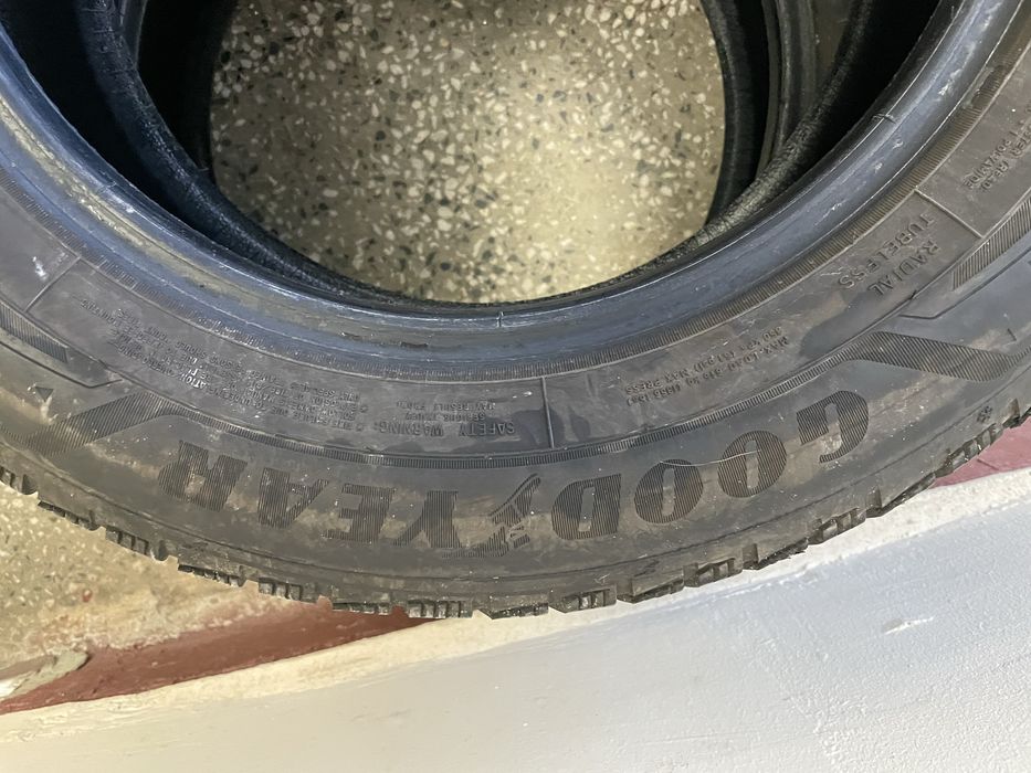Гуми зимни 195/65/15 гудиер