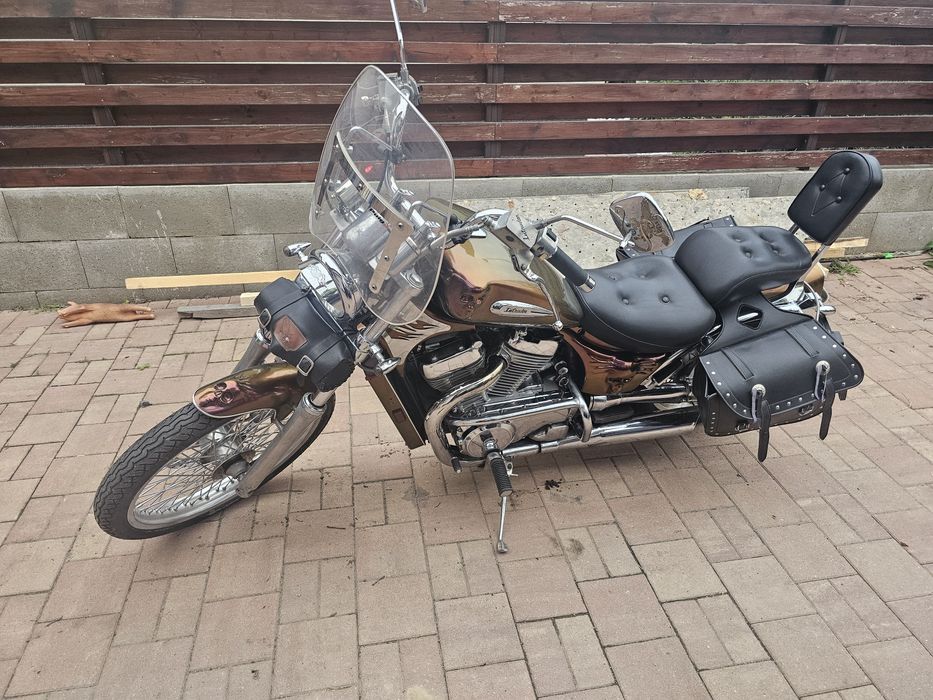 Vând Suzuki Intruder VS 800