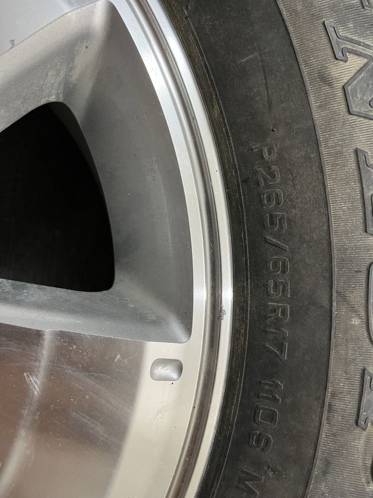 Продаётся колеса 265/65R17