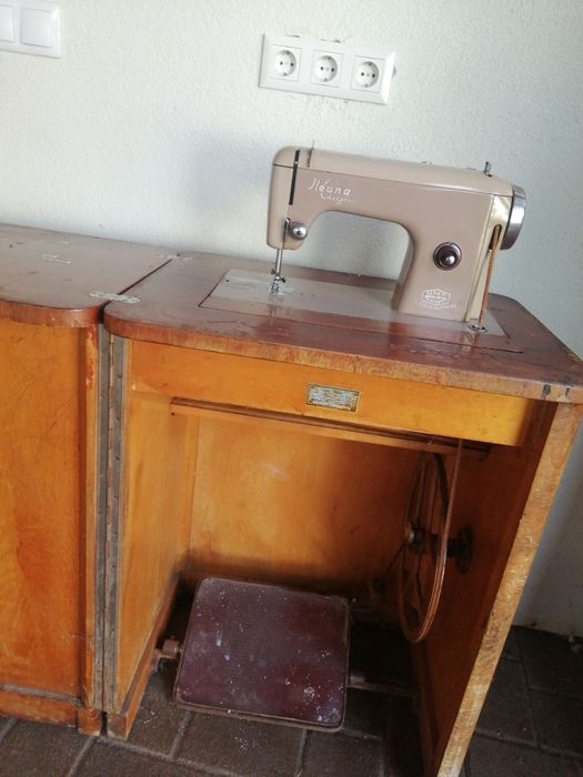 Mașina de cusut UMC ILEANA