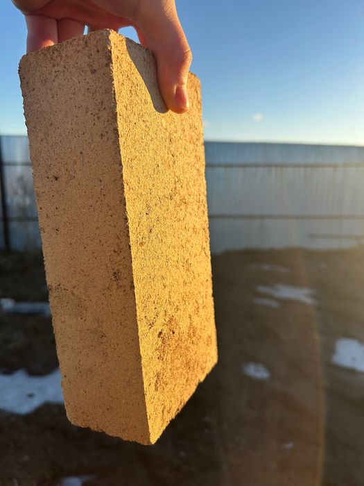 Шамотный кирпич ()