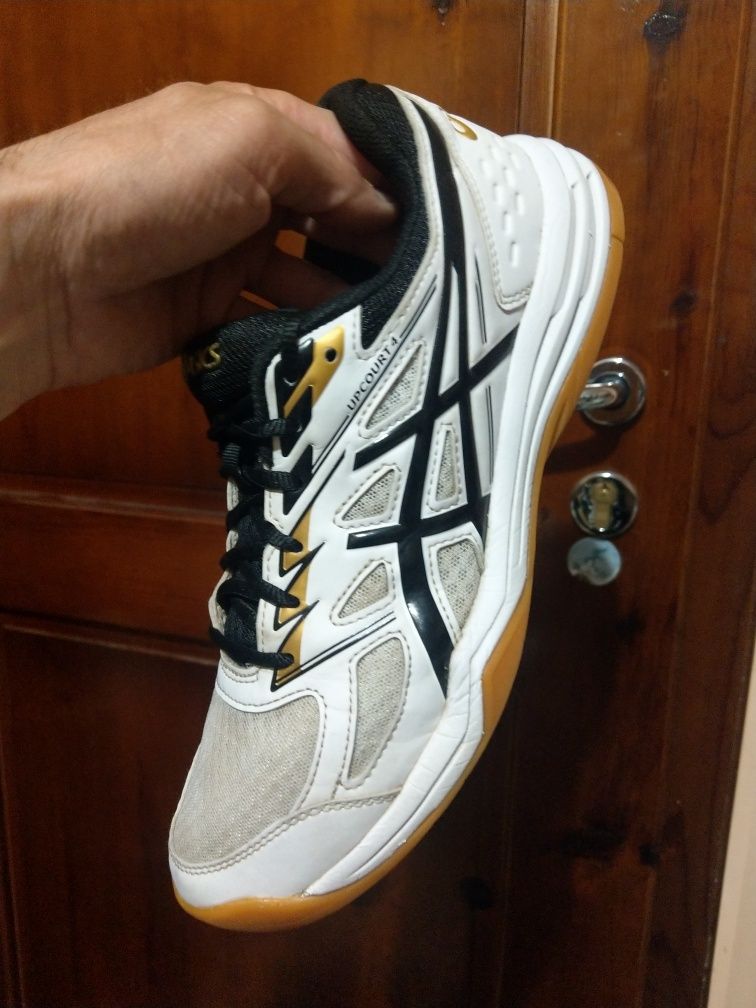 Резервирани.Asics Upcourt 43нм. 27,5см.