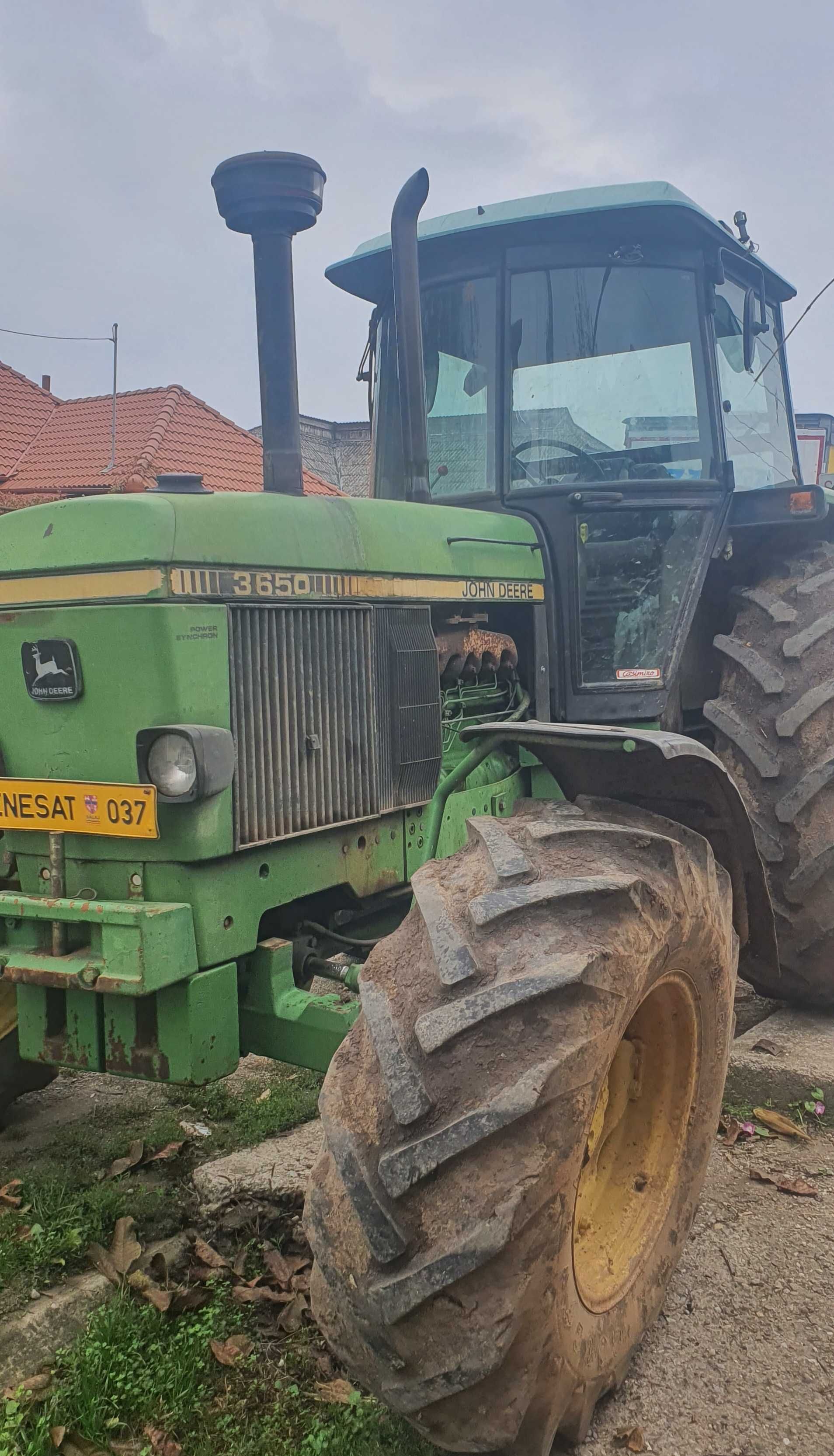 Vând tractor John Deere 3560