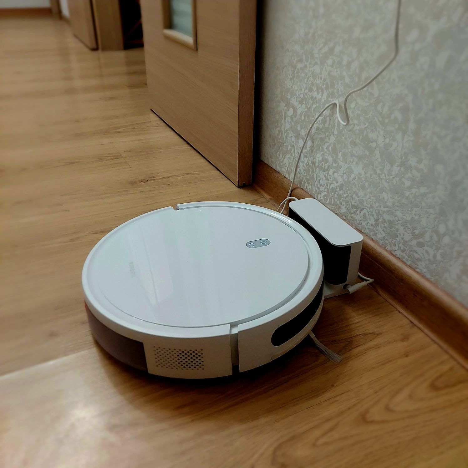 Робот пылесос Xiaomi Robot Vacuum E10, Умная уборка, Как новый
