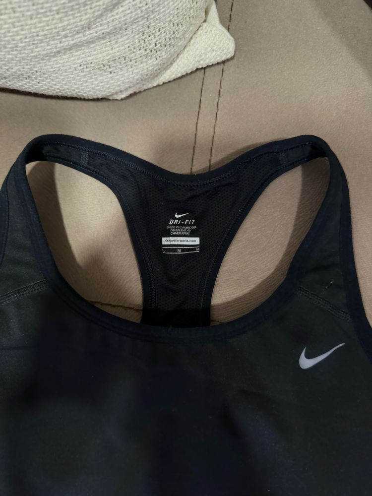 спортно бюстие на nike, adidas