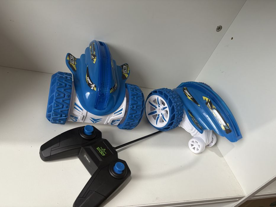 Masini cu telecomanda, albastre