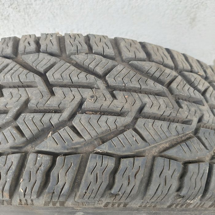 Vând anvelope iarnă folosite