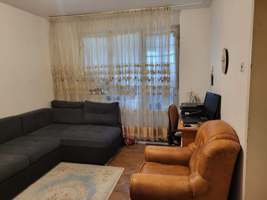 Apartament semidecomandat