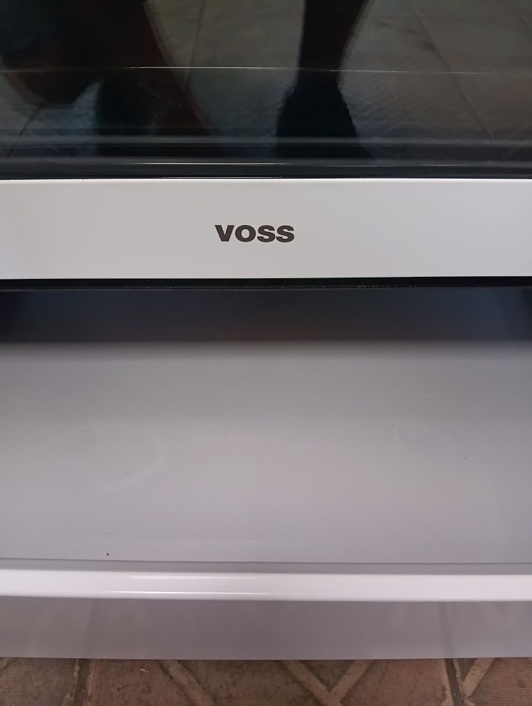 Чисто нова свободно стояща печка с керамичен плот  VOSS Гаранция!