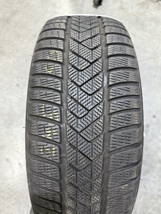 O anvelopa iarna 245 / 50 R19 RFT PIRELLI