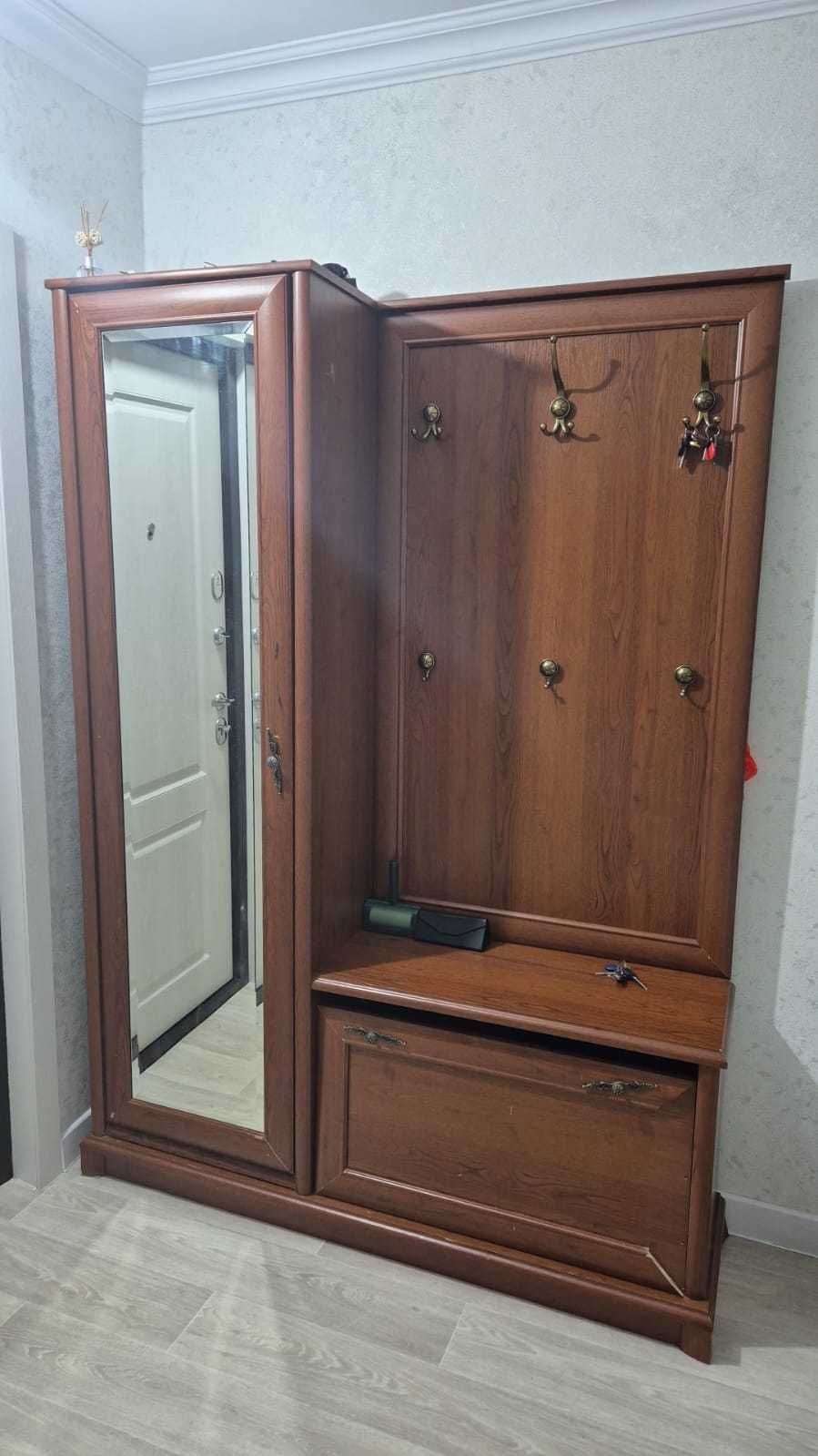 Продам шкаф в прихожую