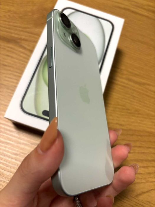 iPhone 15 green 128 GB