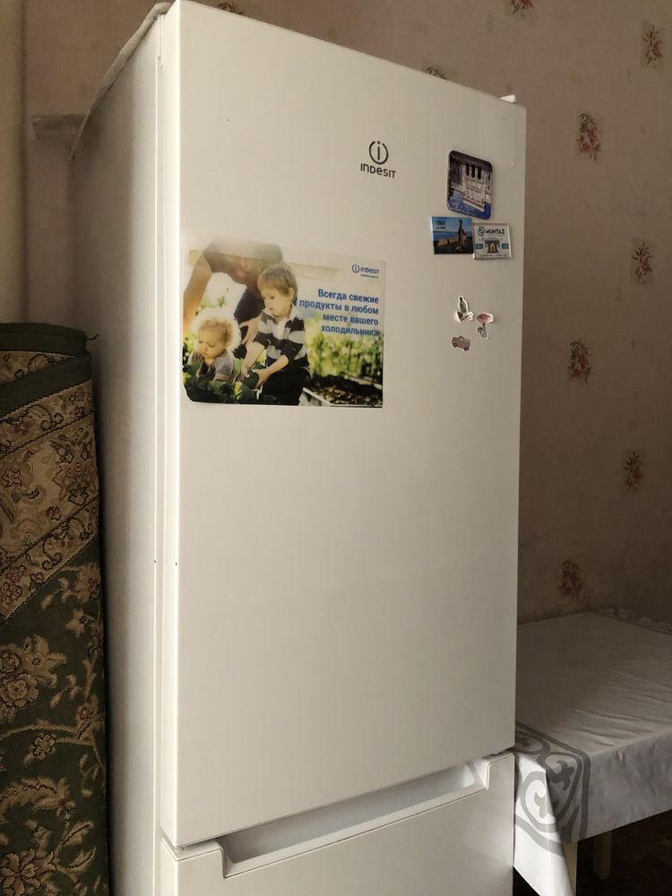 Холодильник Indesit в идеальном состоянии