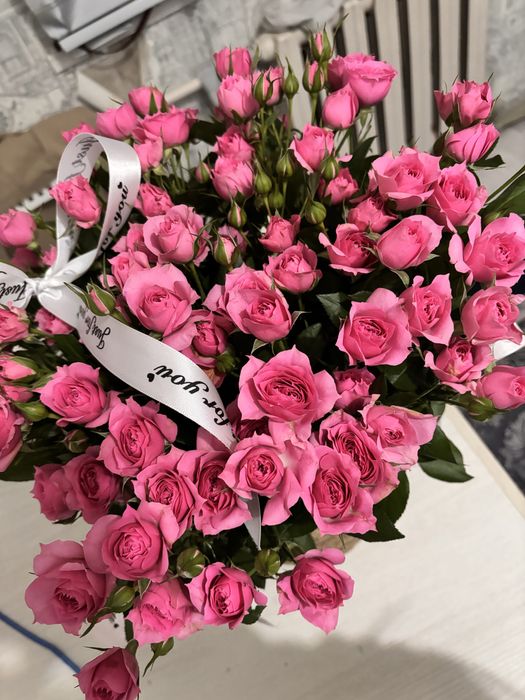 Свежий спрей розы в кашпо напишите ватсап