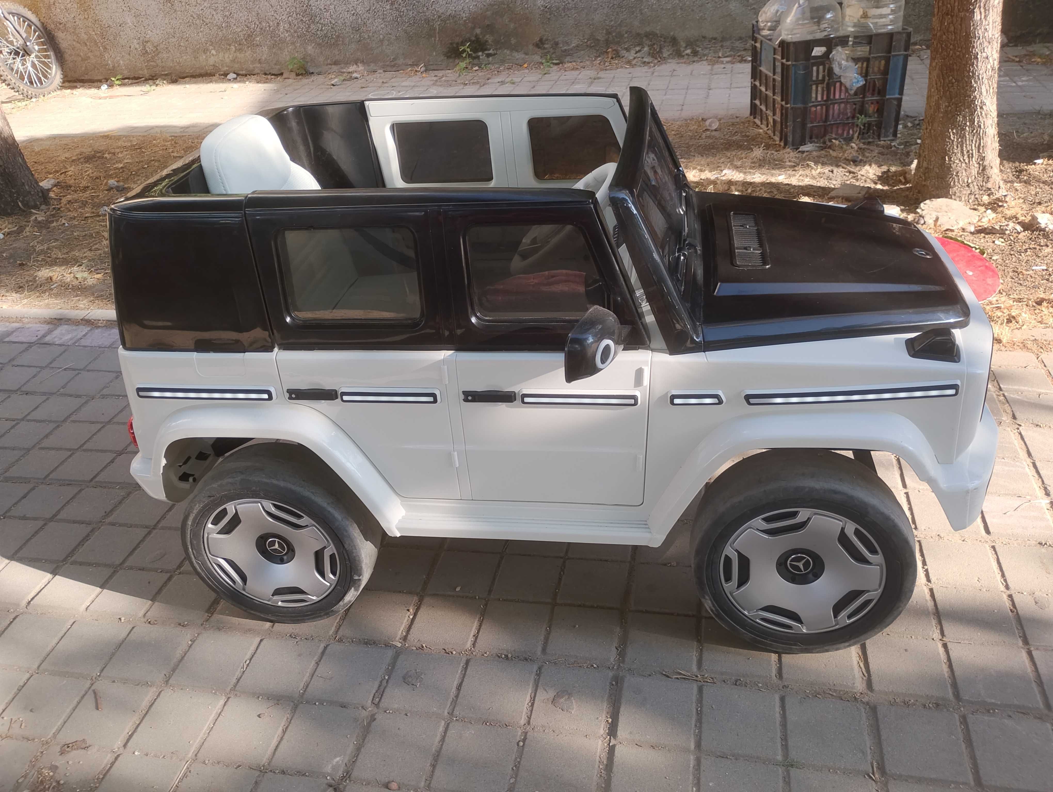 Акумулаторен джип MERCEDES BENZ