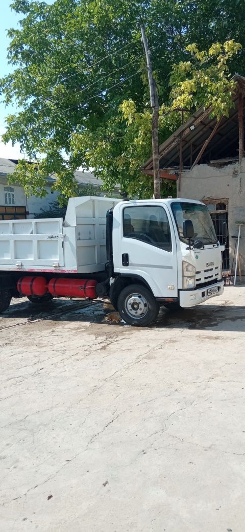 Isuzu samasval 2011