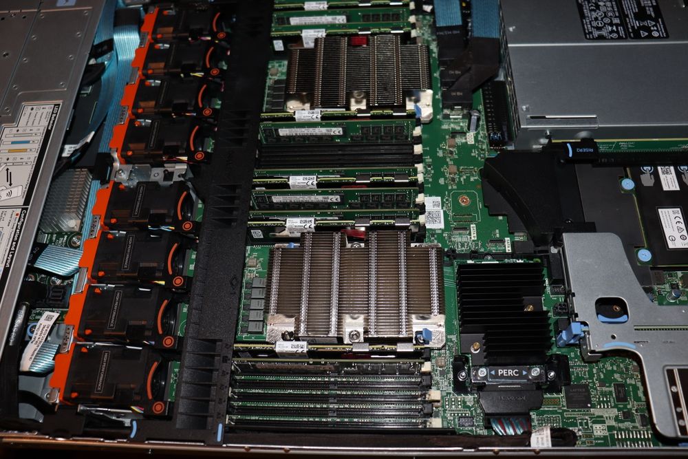 Server Dell PE R640 10 Bays NVME Gold 6230 40 Cores 1.73Tb 2666 - 2Ani