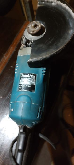 Polizor unghiular Makita GA9020