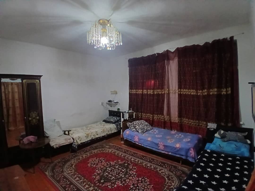 Продаёт дом в живописном районе.