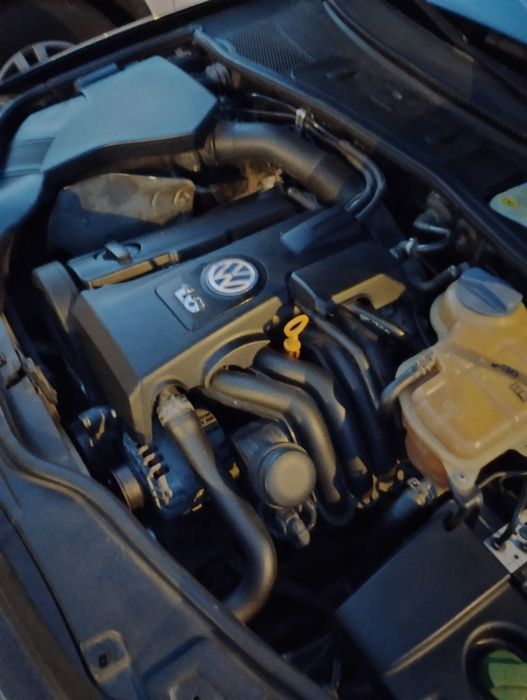 Vând Volkswagen Passat 1.6