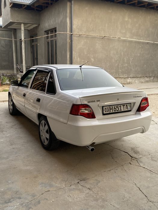 Nexia 2  1.6 sotiladi