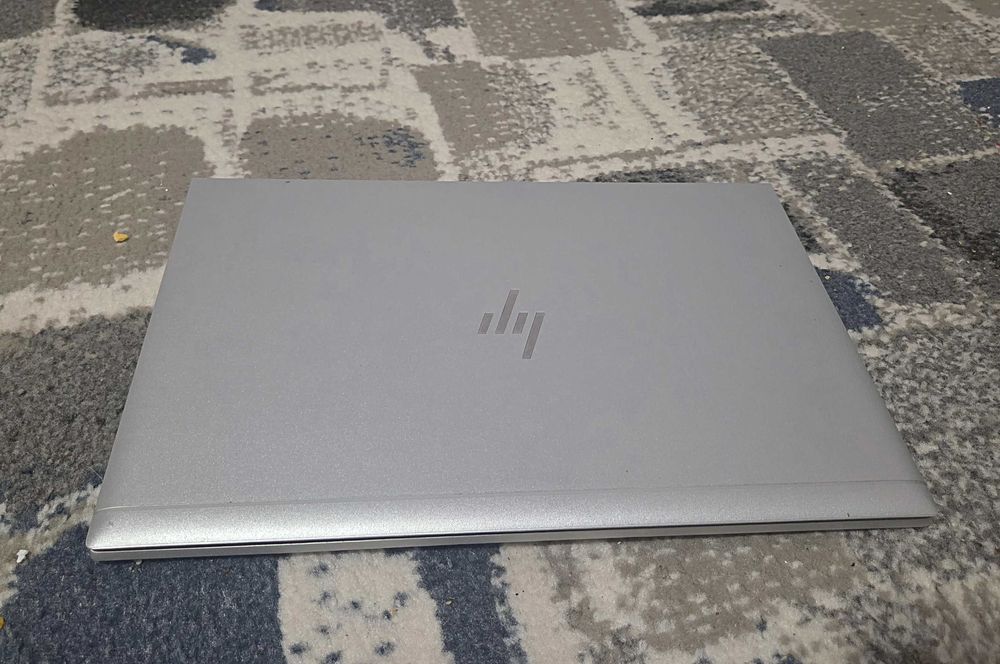 Vând laptop HP ultrabook 15" ca nou