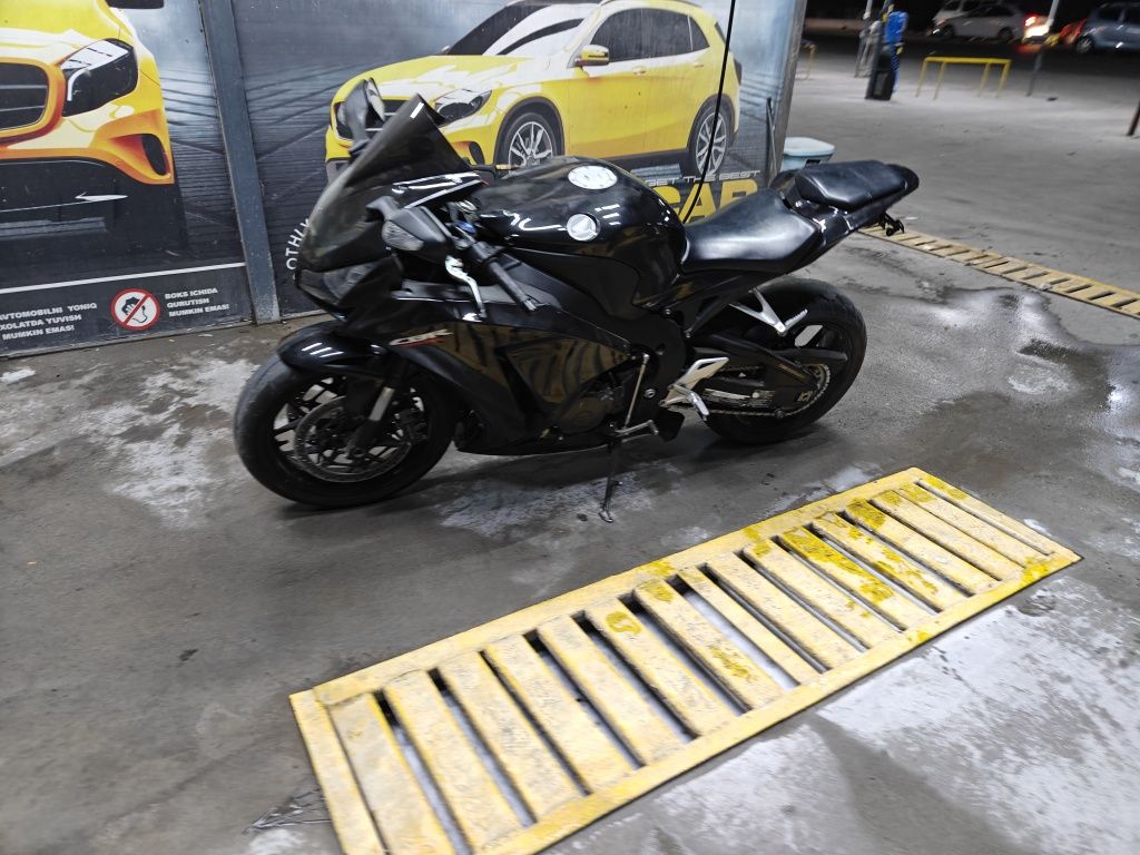 Honda cbr 1000rr fireblade