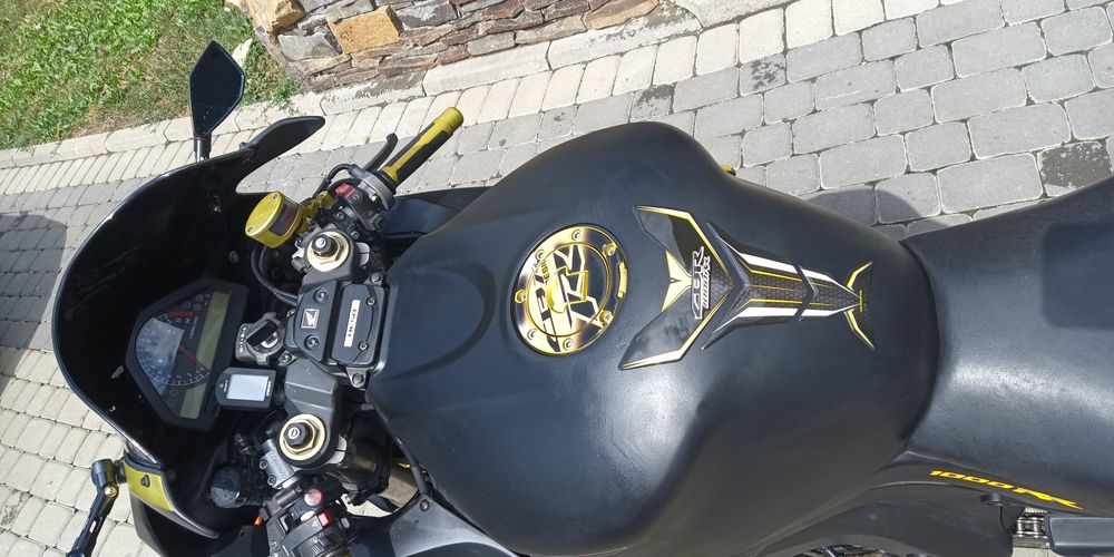 Honda CBR 1000 R  2006   (se conduce cu A2)