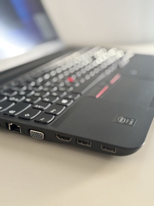 Lenovo E550• procesor i7-5500u• 12gb ram• 15,6” Full HD• bateria 4 ore